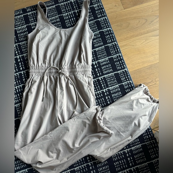 Abercrombie beige jumpsuit size small - Picture 1 of 2